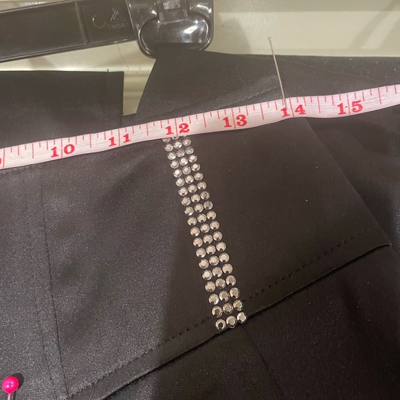 Elegant Black Pencil Skirt - Picture 4 of 5